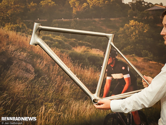 Die Formen des 3D-gedruckten Titan Rennrad-Rahmens von Pilot sind Augenschmeichler