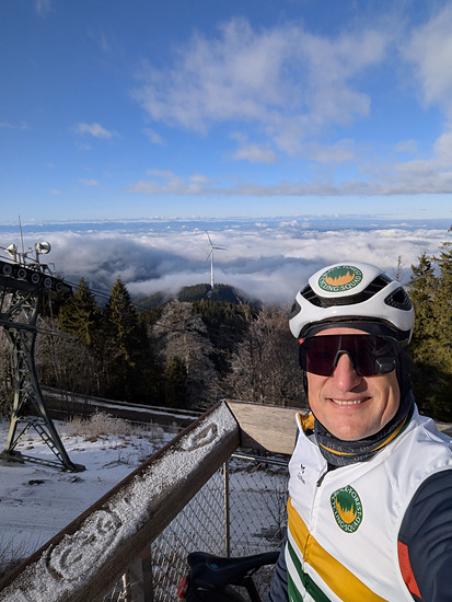I 🤍 Winter Cycling 🚵 01/2025 Schauinsland (-4°)
Und mit weiter Voraussicht wieder runter! Nicht ungefährlich in manchen Ecken