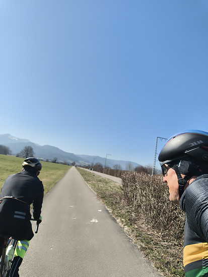 DOS CABALLOS 🐴🐴 RIDE
Heißblütiger Lusitano im Winterkleid und kaltblütiger Schwarzwälder Fuchs 🤪
Dreisamtal-/Kaiserstuhl- Megaloop 🚴‍♂️🚴‍♂️