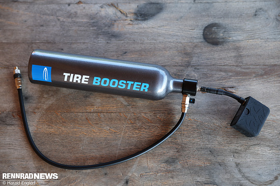 Mit dem Schwalbe Tire Booster haben wir den maximal erreichten Druck der Mini-Akku-Kompressoren ermittelt.
