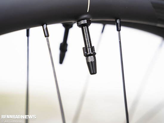 Die Tubeless-Ventile mit Staubkappen zur Ventilkern-Entfernung…