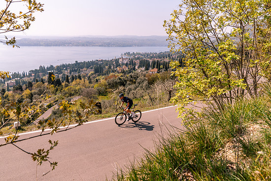 Ich durfte das V5Rs schon vor der offiziellen Vorstellung am Gardasee fahren.