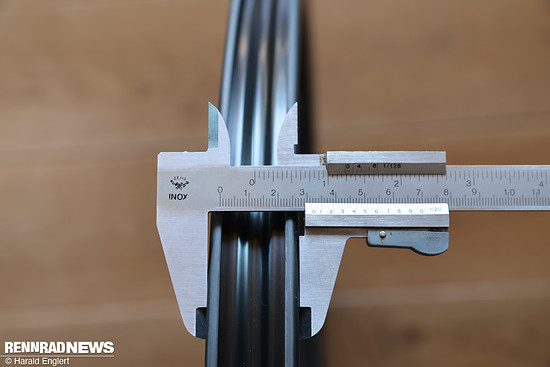 Die Außenbreite am Vorderrad liegt knapp über 31 mm.