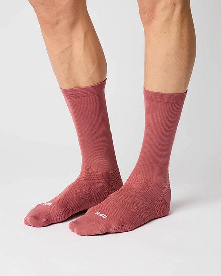 Mit Socken sind sie groß geworden – jetzt gehts für den feinen Zwirn auch aufs Pedal.