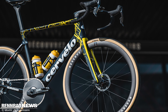 Normalerweise ist das Team auf dem S5 oder dem R5 unterwegs, doch Paris Roubaix stellt ganz besondere Herausforderungen