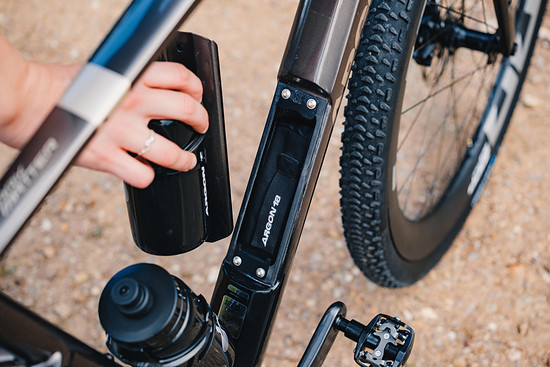 Neu ist das im Unterrohr integrierte Staufach.