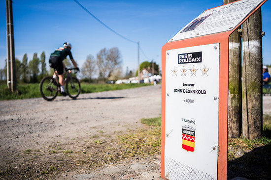 Während der Wald von Arenberg sehr gut läuft, ist der John Degenkolb-Sektor mein ganz persönlicher Killer. Ich finde ihn mit Abstand am schlimmsten, weil ich überhaupt gar nicht damit rechne, wie lang er ist