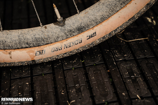 Am Hinterrad fährt Stetina einen Boken Pro TLR…