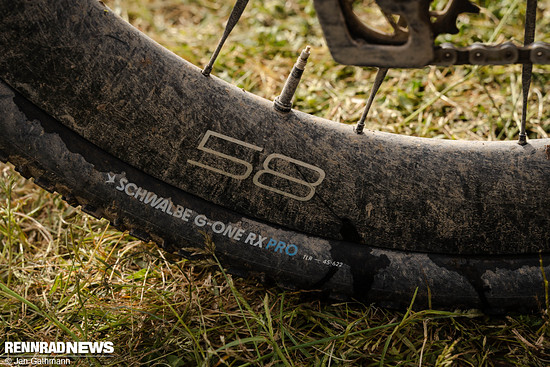 Mit 58 mm baut das Hinterrad für  Gravel sehr hoch.