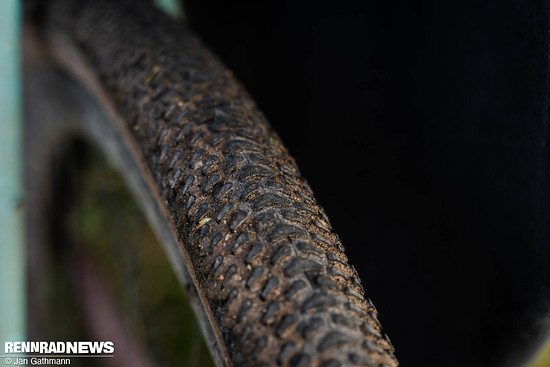 …und Schwalbe G-One R Bereifung.