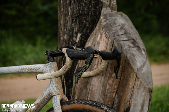 Am Lenker fiel die lange Rückbiegung zum Fahrer im Unterlenker auf.