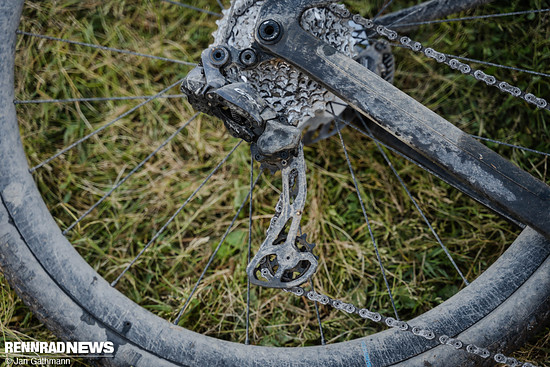 …Shimano GRX Di2 Schaltwerk kombiniert.