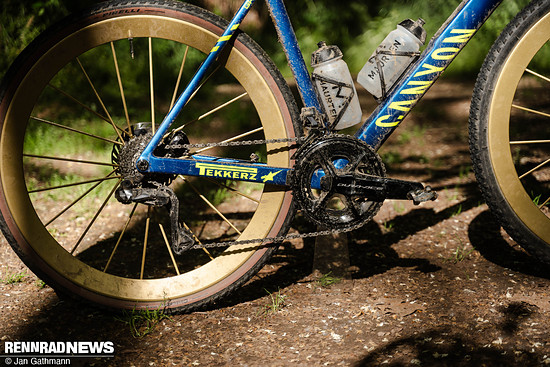 Hinterrad Antrieb mit 24 Gängen statt permanentem symmetrischem Allradantrieb.