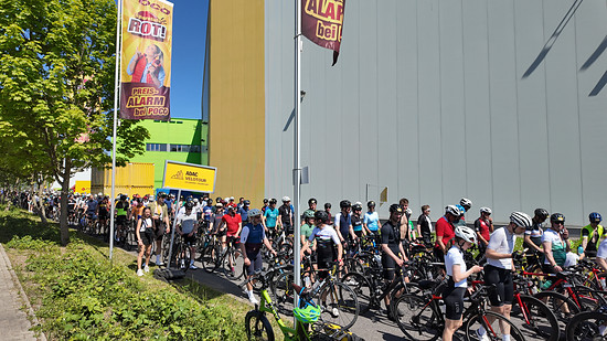 6 Foto Warteschlange