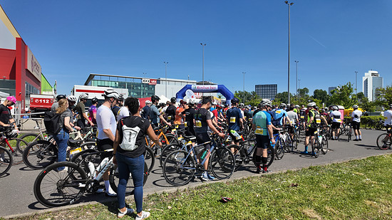 7 Foto Warteschlange Expoplatz