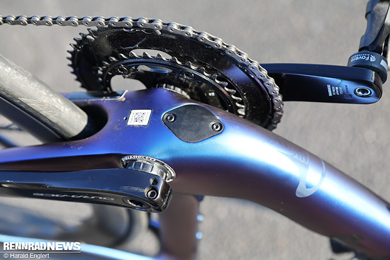 Der Di2-Akku wird von unten in den Rahmen eingesetzt.