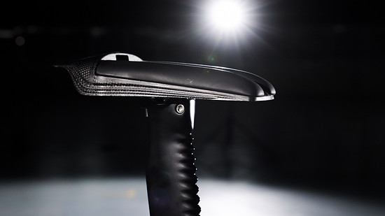 Neuartig ist auch die integrierte Klemmung, die dennoch mit einer Vielzahl von Sattelstützen kompatibel sein soll.