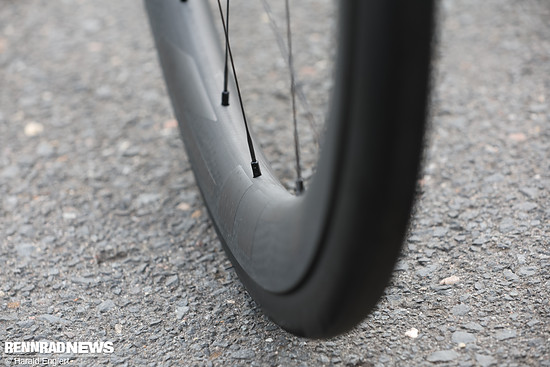 Moderne Felgenform am 303 SW mit 25 mm Maulweite