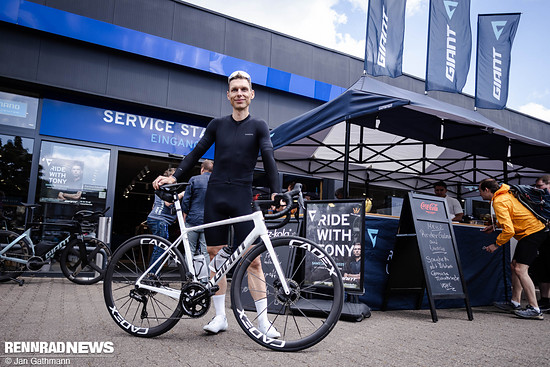 Wir haben Tony Martin bei Ride like King am Giant Store Düsseldorf getroffen und es uns in einer Ecke gemütlich gemacht.