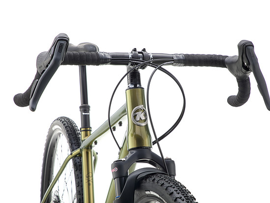 Mit Federgabel sinkt die Reifenfreiheit auf 50 mm.