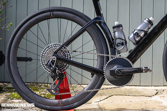 Trotz der neuvorgestellten XPLR Schaltgruppen von SRAM greift Cervélo zum Mullet Setup.