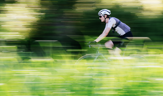 Die Sitzposition ist sportlich und doch komfortabel.