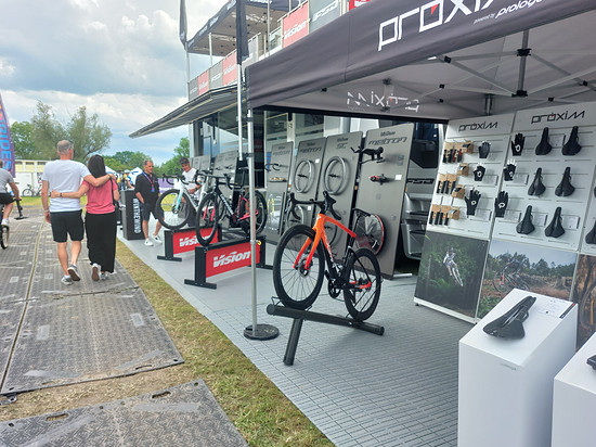 Vom Profi-Rad über Komponenten, Kleidung und Zubehör, hier findet jeder was, das ihm gefällt.