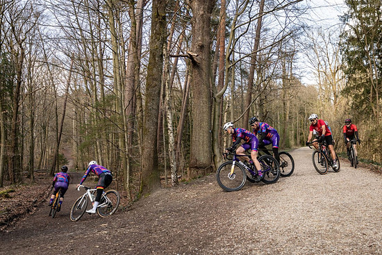 Im Stadtwald erwarten die Fahrer einige enge Kurven.