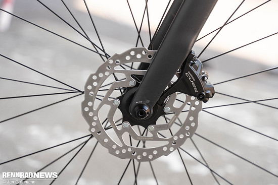 Hydraulische Bremsen sind in der Klasse keine Selbstverständlichkeit.