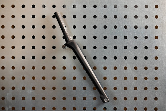 Kein Gewicht wurde an der Gabel gespart: 425 g.