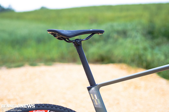 Die runde Carbonsattelstütze spendete viel Komfort.