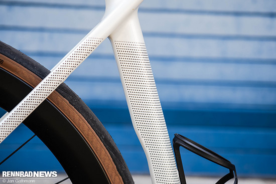 Die kleinen Punkte reflektieren sogar etwas.