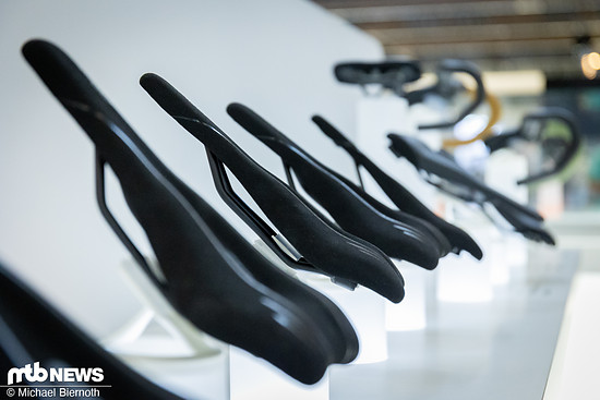 Die ergonomisch geformte Wellenkontur zusammen mit der Stufe im hinteren Bereich …