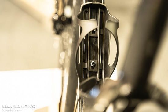 Auch die Flaschenhalter sind aerodynamisch integriert.