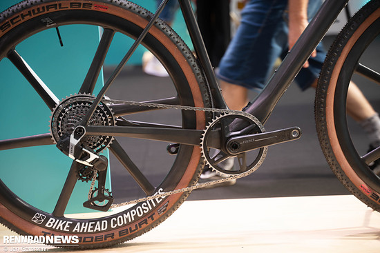 Mit SRAM Red XPLR 1x13 Gruppe liegt der Preis bei 13.499 €.