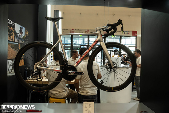 QO Race Kurbel an einem Festka Spectre Rennrad in farblich passender Abstimmung.