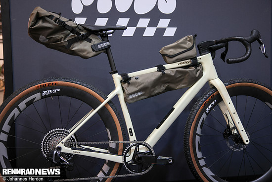 An der Gabel sind vier Gewinde-Einsätze je Seite zu finden.