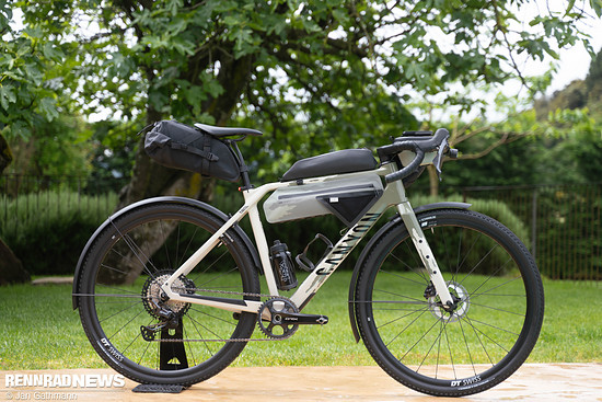 Das neue Canyon Grizl 2025 im vollständigen Bikepacking Dress.