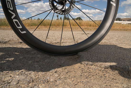 Autsch! Dank der insgesamt 8 mm breiten Felgenhörner sollen Snakebites im Reifen aber unwahrscheinlicher werden.