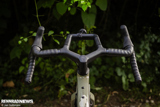 Das neue Full Mounty Cockpit gibt es an den Escape Modellen. Seine Aufgabe: Die Lenkertasche weg vom Oberlenker bringen und bequem sein.