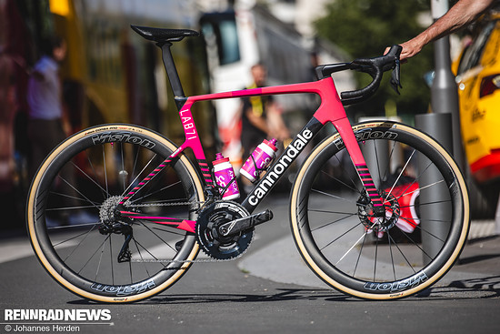 Das Cannondale SuperSix Evo Lab71 von Kasper Asgreen bei EF Education.