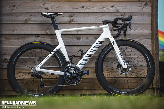 Mathieu van der Poel fährt das Canyon Aeroad CFR in Rahmengröße L.