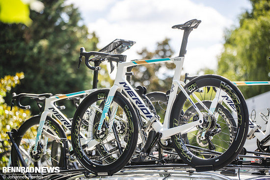 Das Rad des deutschen Sprinters Phil Bauhaus war auf der anderen Seite des Fahrzeugs montiert.