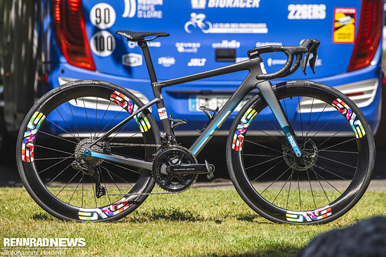 Das Enve Melee von TotalEnergies wartete mit neuem Design der Enve SES 4.5 Laufräder auf.