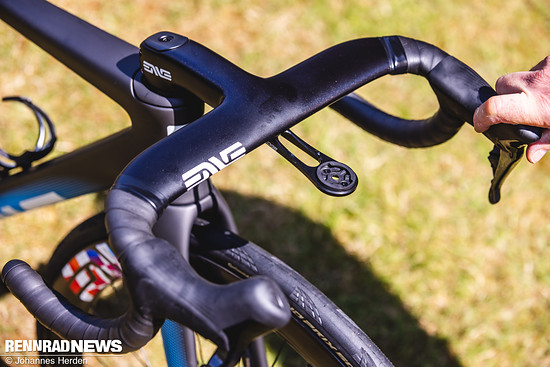 Das Cockpit steuert natürlich ebenfalls Enve bei.