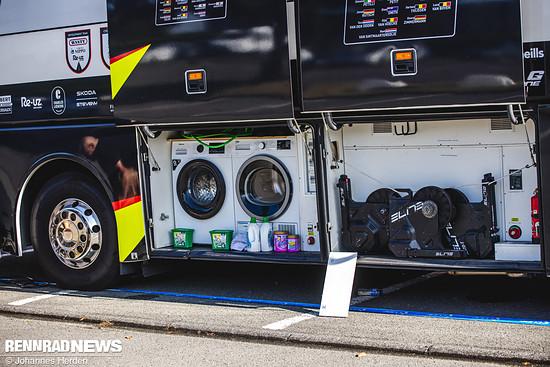 Hier wird unterwegs gewaschen. Jedes Kit kommt in einen eigenen Beutel.
