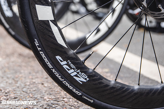 Zipp 454v NSW-Laufräder mit Conti GP5000 TT-Reifen kommen zum Einsatz.