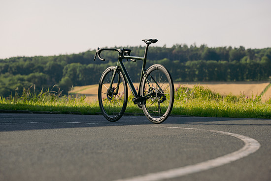 Die Rahmengeometrie wurde modernisiert und begünstigt schnelle Sprints.