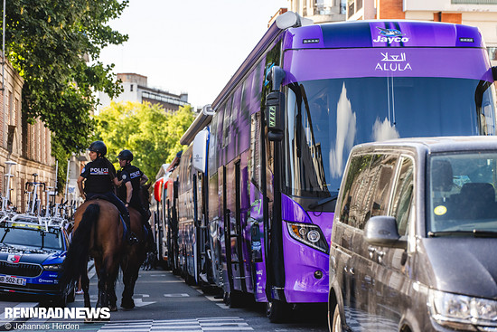 Die Polizei war auch hoch zu Ross unterwegs.