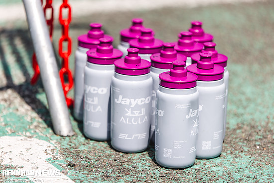 Auch die Trinkflaschen sind farblich durchaus angepasst.